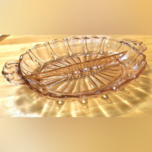 Vintage Pink Depression Glass Dish Oyster and Pearl Pattern Divided Bowl - Picture 4 of 5